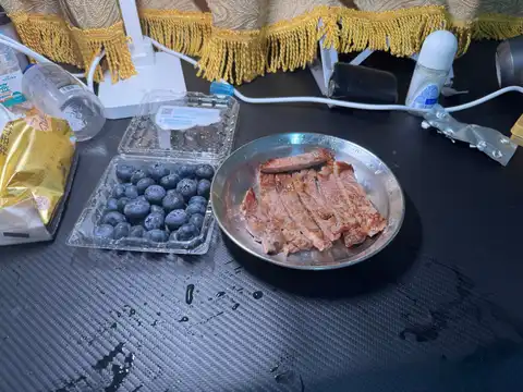 孤独的美食家 - Leon Wang 摄影作品