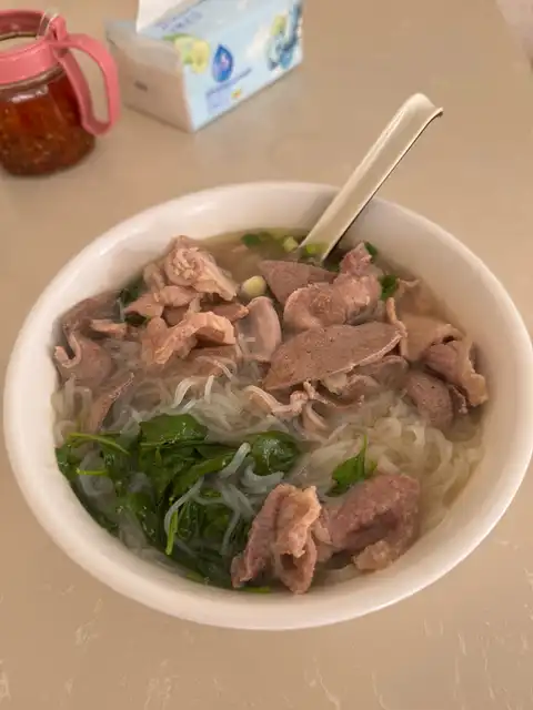 广东特色猪杂米粉 - Leon Wang 摄影作品